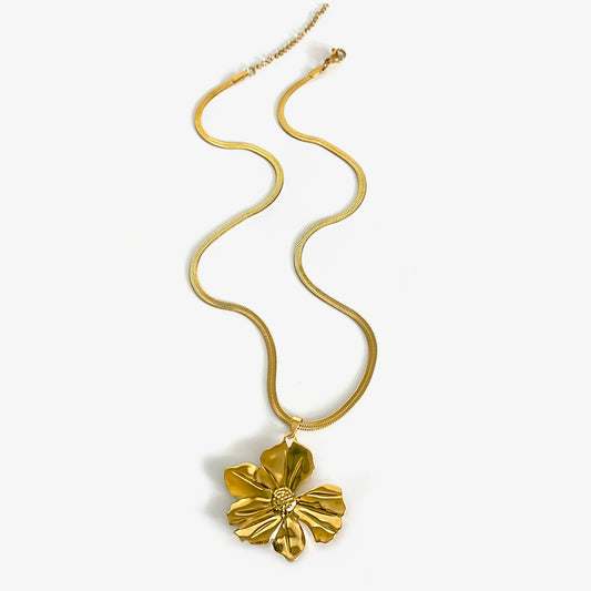 European and American Fashion Gold Plated Flat Snake Chain Large Flower Pendant Necklace for Women Waterproof Jewelry