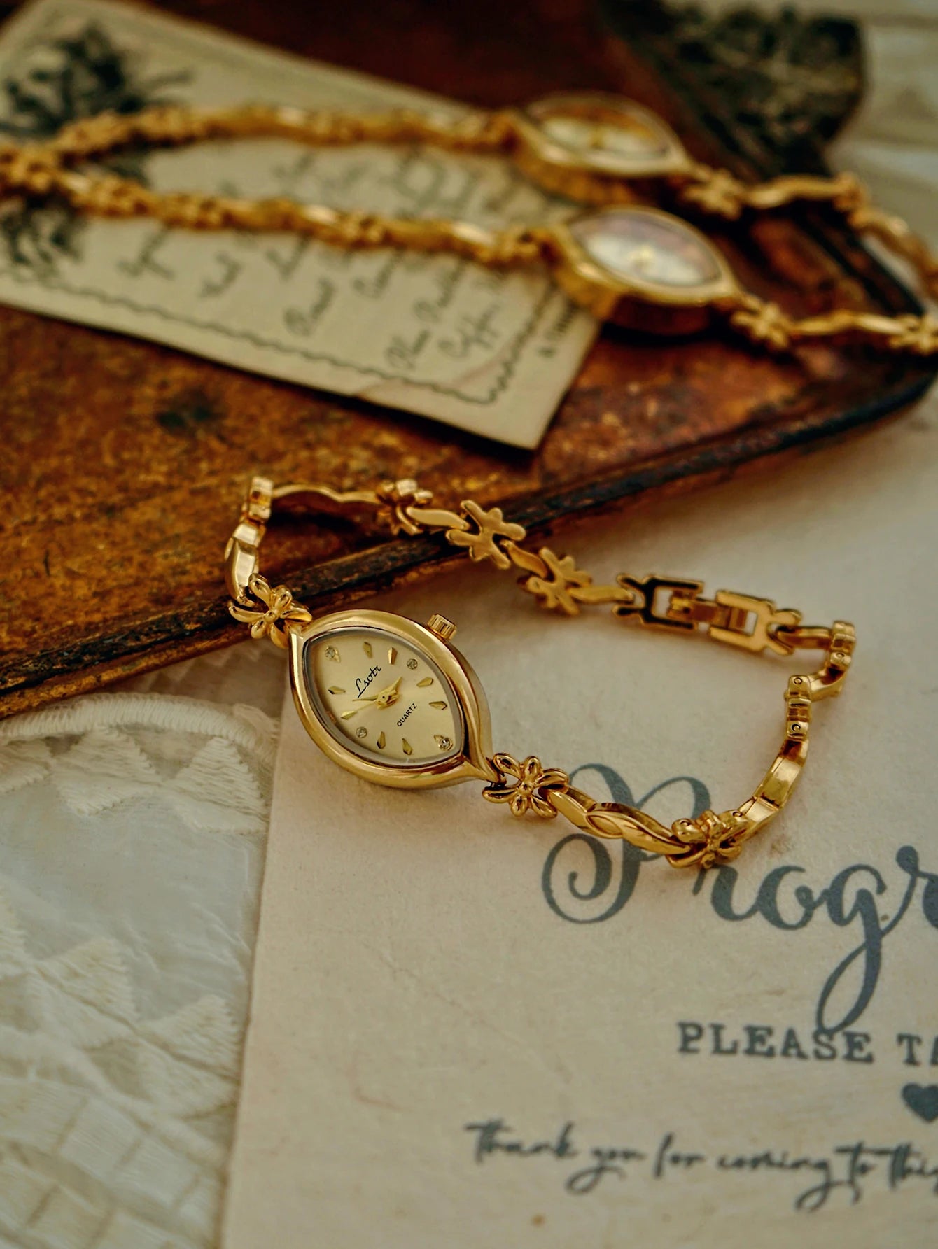 1 Piece of New French Retro Gold Small Dial Women'S Watch, Fashionable, Simple, Luxurious, Elegant, Compact and Waterproof Bracelet, Women'S Quartz Watch, Suitable for Decorative Wrists for Daily Wear, Dinner and Other Occasions
