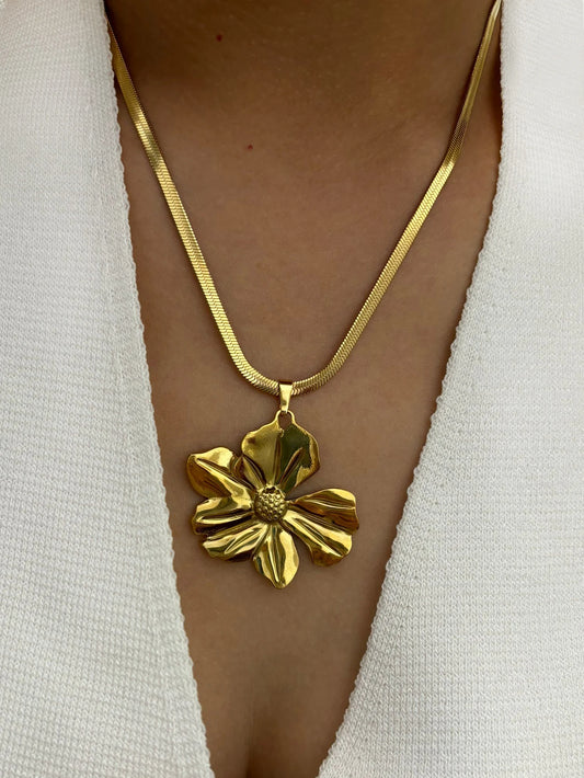 European and American Fashion Gold Plated Flat Snake Chain Large Flower Pendant Necklace for Women Waterproof Jewelry