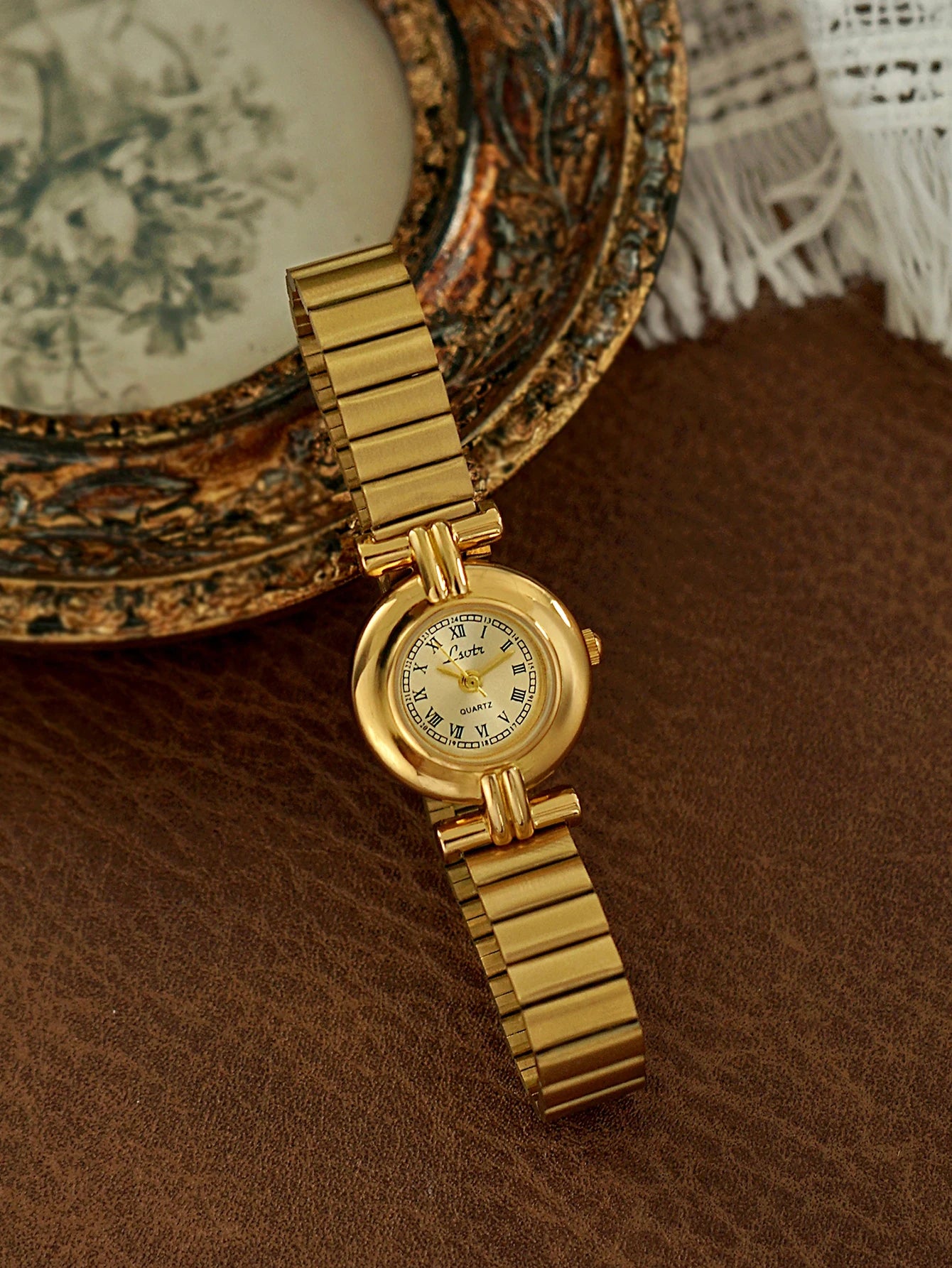 1 Piece of French Retro Gold Small Dial Women'S Watch, Fashionable, Elegant, Exquisite, Compact Waterproof Quartz Watch, Suitable for Daily Wear, Dinner and Other Occasions, Decorative Wrist Roman Scale Dial Women'S Watch